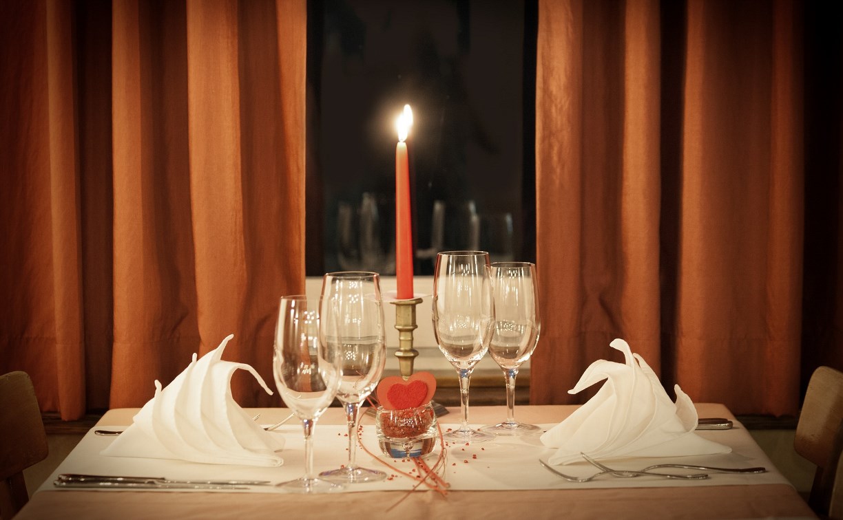 Гороскоп на 25 марта: Тельцы устраивают романтический ужин, Раки ожидают поощрения 