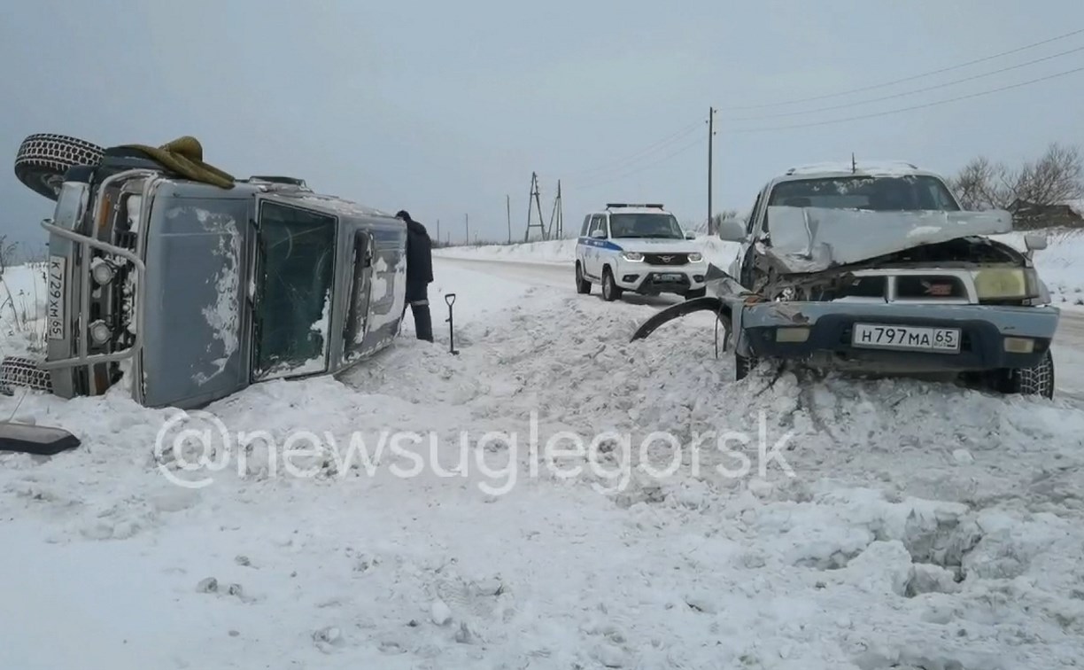 Две "Тойоты" разлетелись по дороге в аэропорт Шахтерска