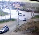 ДТП произошло по дороге в аэропорт в Южно-Сахалинске, момент удара попал на видео