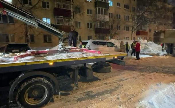 За ночь в Южно-Сахалинске эвакуировали 37 мешающих расчистке автомобилей