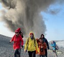 Туристы побывали на Эбеко во время извержения
