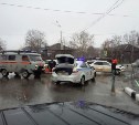 Две "Тойоты" столкнулись в Южно-Сахалинске