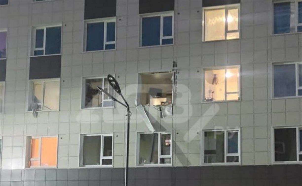 Выбило окно: в Аниве произошел хлопок газа в квартире