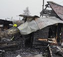 При пожаре в пригороде Южно-Сахалинска погибла 89-летняя хозяйка дома