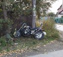 Сахалинец на мотоцикле врезался в гараж и попал в больницу