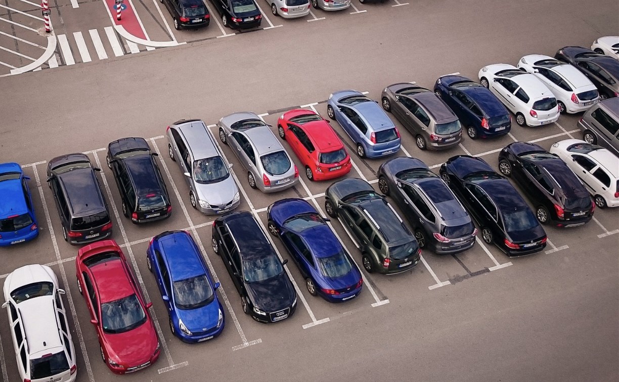 В России на треть выросло число краж из припаркованных авто