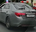 "Пять секунд спасли жизнь детям": автомобиль в Южно-Сахалинске промчался по "зебре" на красный