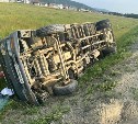 На трассе Южно-Сахалинск - Оха произошло ДТП с участием легковушки и двух грузовиков