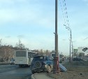 Toyota RAV4 и автобус столкнулись в Южно-Сахалинске