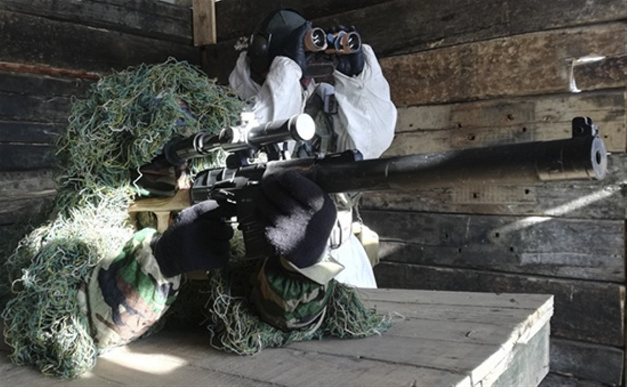 Снайперы на Сахалине и Курилах отработали навыки современного боя в городских условиях