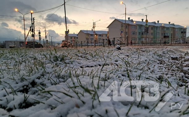 Снегопад внезапно накрыл Южно-Сахалинск: люди делятся зимними снимками