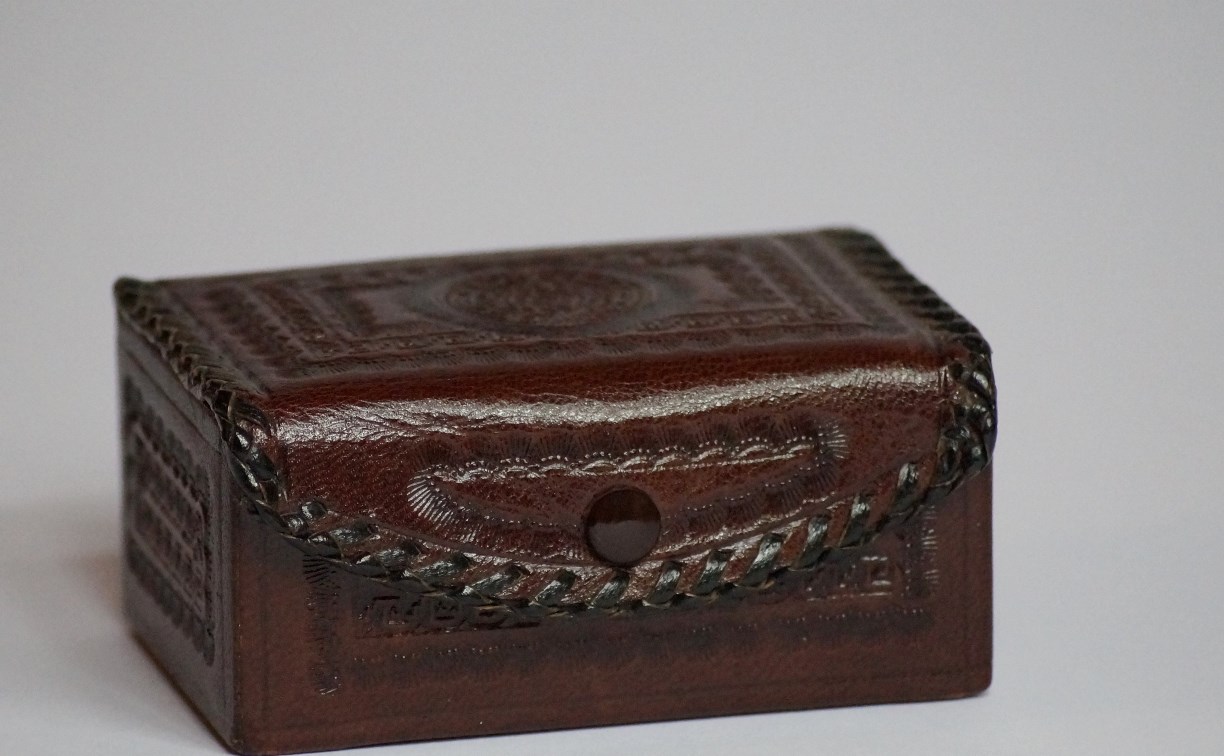 На Сахалине вор случайно выбрал для кражи дом, в котором хранили украшения почти на полмиллиона рублей