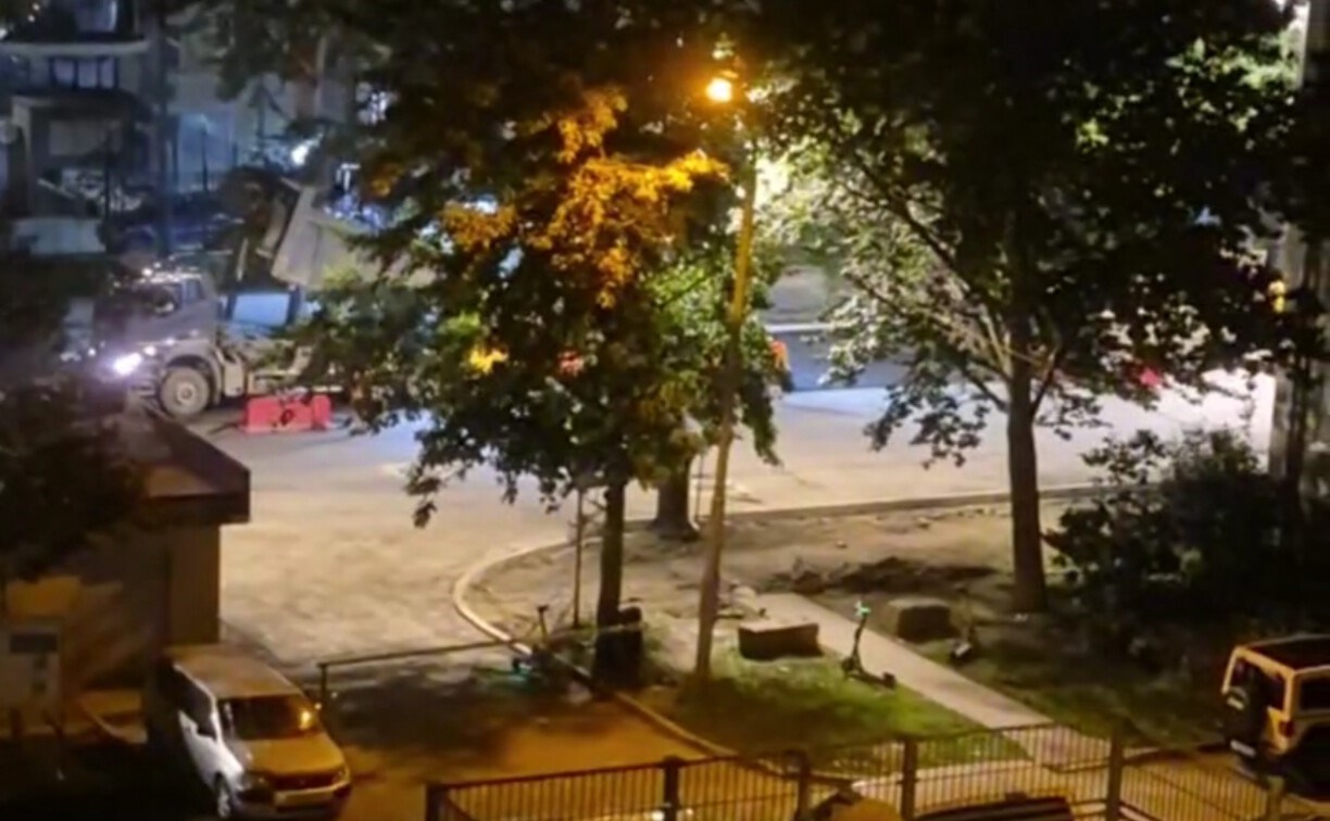"Окна не закрыть, жара": южносахалинцев возмутил шум из-за ремонта проспекта Победы