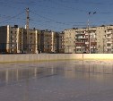 В Южно-Сахалинске приступили к заливке катков 