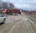Самосвал третий день блокирует единственный проезд к домам сахалинцев