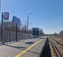 В Южно-Сахалинске обустраивают пешеходные подходы к новому остановочному пункту "Агролицей"