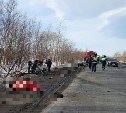Жуткое ДТП на Сахалине: при столкновении легковушки с грузовиком погибли четыре человека