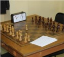Юрий Трифонов продолжает возглавлять турнирную таблицу первенства Южно-Сахалинска по шахматам среди ветеранов