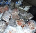 Тайник с сотней килограммов морепродуктов нашли на судне в Невельске