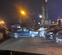 Водитель несколько минут таранил машины на парковке в Южно-Сахалинске 