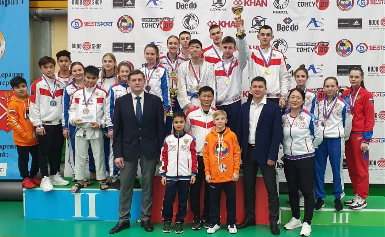 Сахалинские каратисты завоевали 11 медалей всероссийских соревнований 