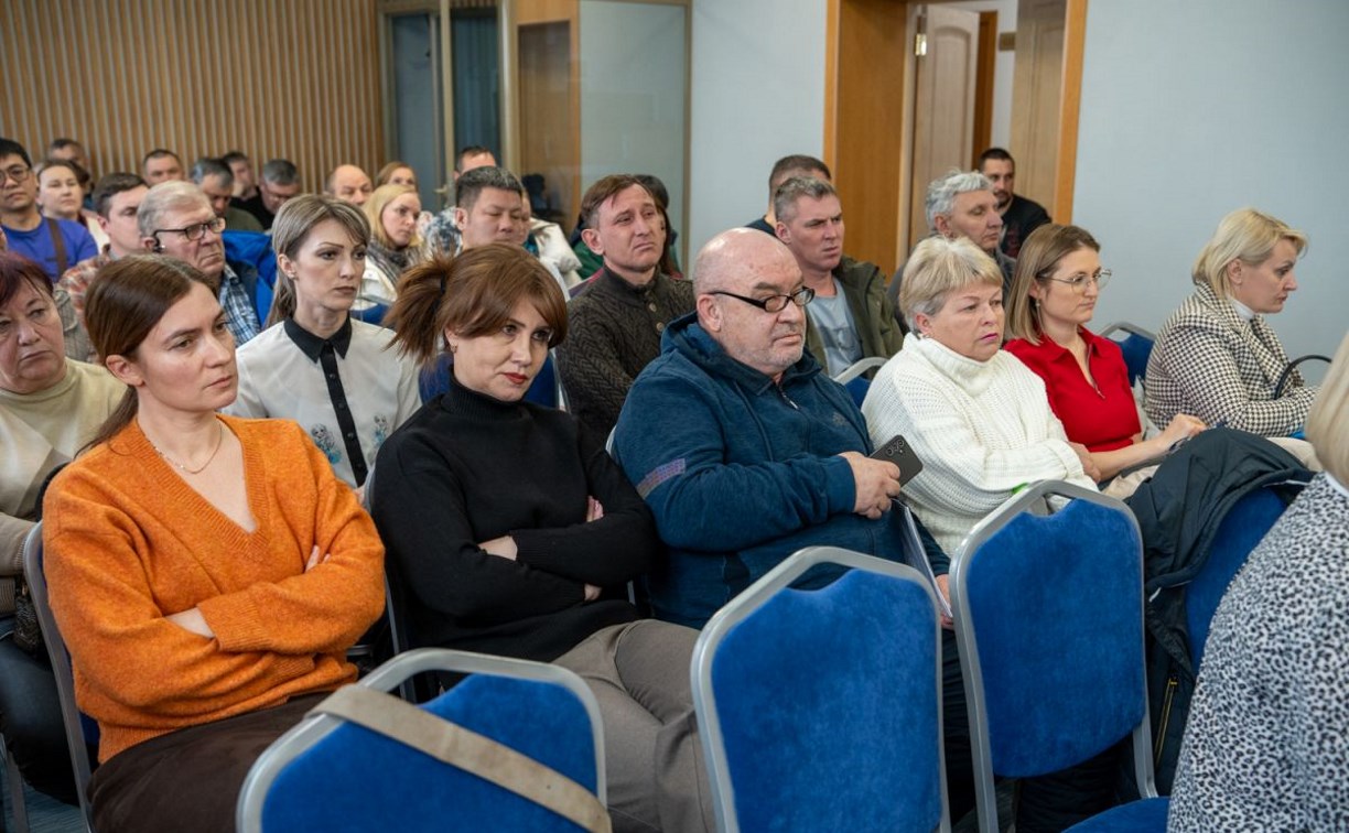 Капремонт и зимнее содержание: в Южно-Сахалинске прошла встреча с управляющими компаниями