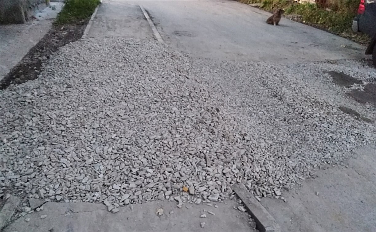 У коммунальщиков Южно-Сахалинска кончились деньги на восстановление разрытых ими дорог
