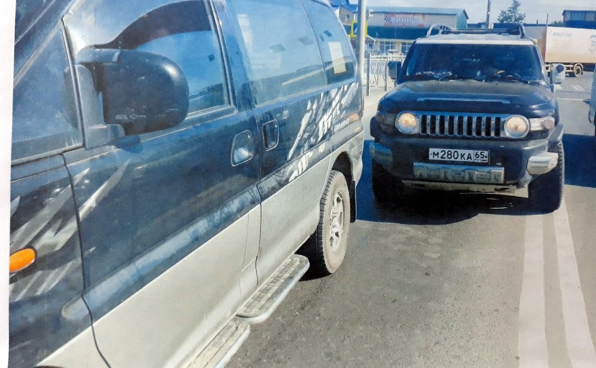 Очевидцев ДТП с участием Toyota FJ Cruiser и Mitsubishi Delica ищут в Южно-Сахалинске