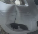 Неизвестный врезался в припаркованную машину и скрылся с места ДТП в Южно-Сахалинске