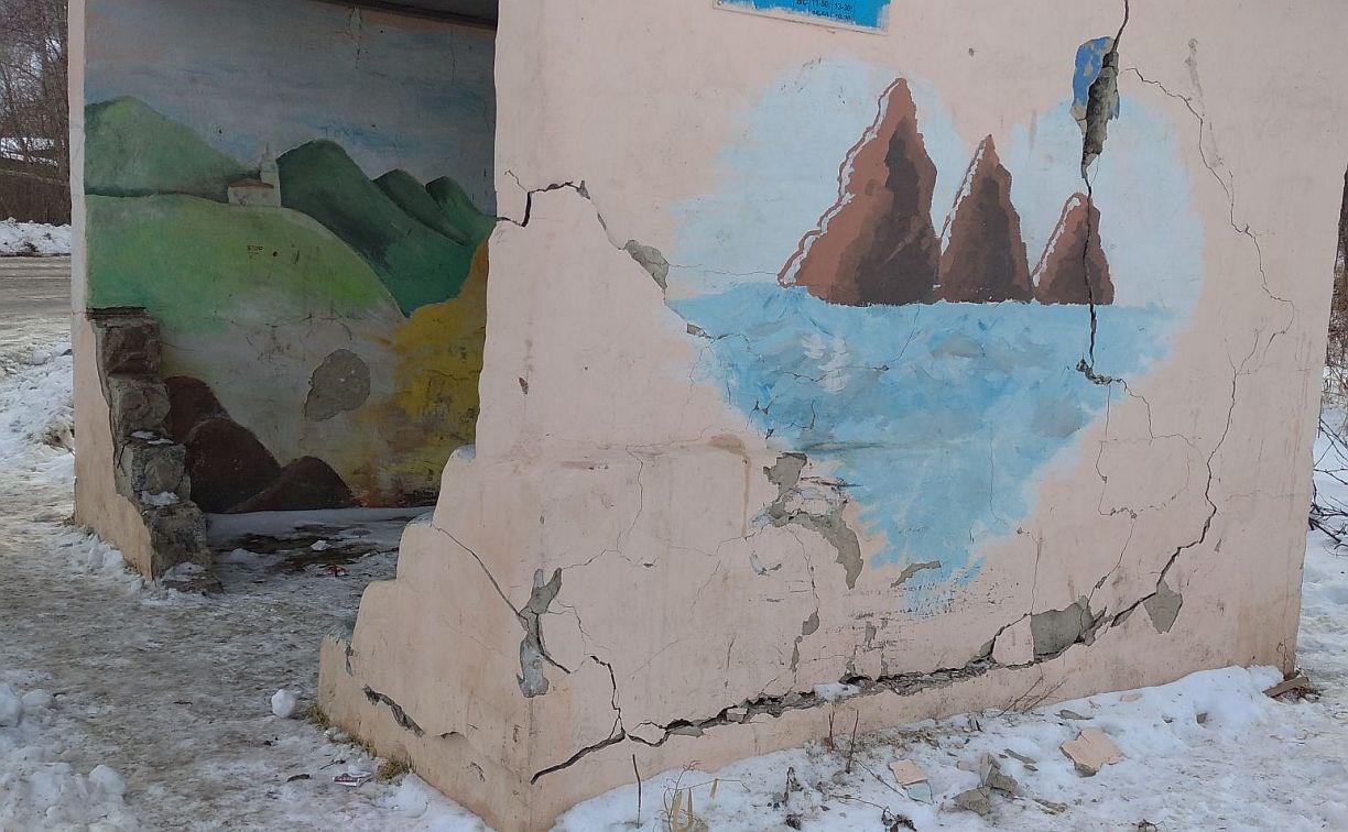 Остановку с гигантскими трещинами в Александровске-Сахалинском признали опасной