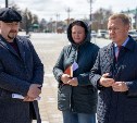 Мэр Южно-Сахалинска потребовал устранить недочеты на площади Славы к 9 мая