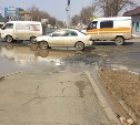 Фура зацепила автомобиль около АЗС в Южно-Сахалинске - разыскивают очевидцев ДТП