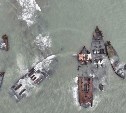 В начале мая подрядчик приступит к удалению затонувших судов из бухты Лососей