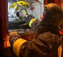 В Углегорске пожарные четыре часа тушили гаражный бокс