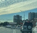 Момент ДТП на перекрёстке в Южно-Сахалинске попал на видео - авто едва не отбросило на пешеходов