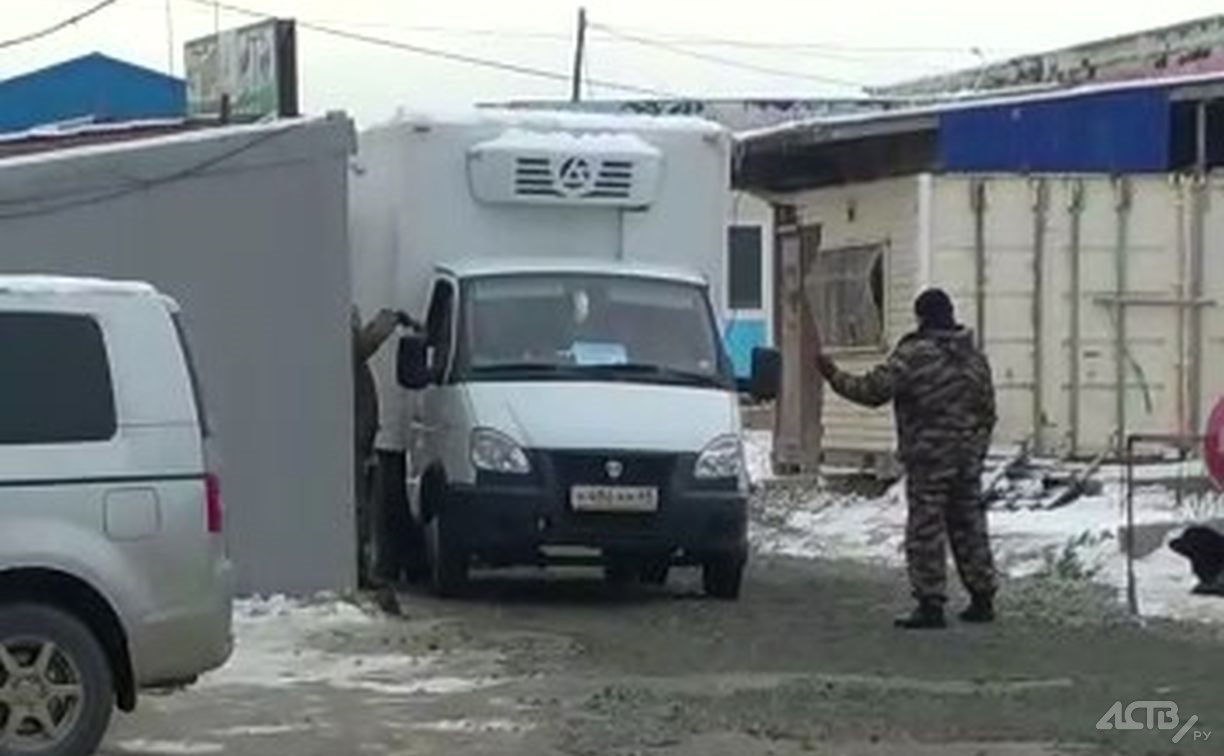 Очевидец: водитель и охранник подрались из-за платного въезда на базу в Южно-Сахалинске