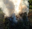 Силовой кабель загорелся на пляже в Южно-Курильске