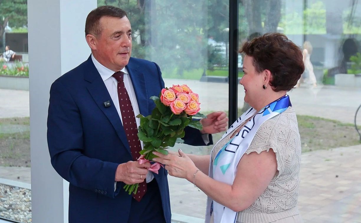 Валерий Лимаренко вручил новые знаки отличия сахалинским добровольцам