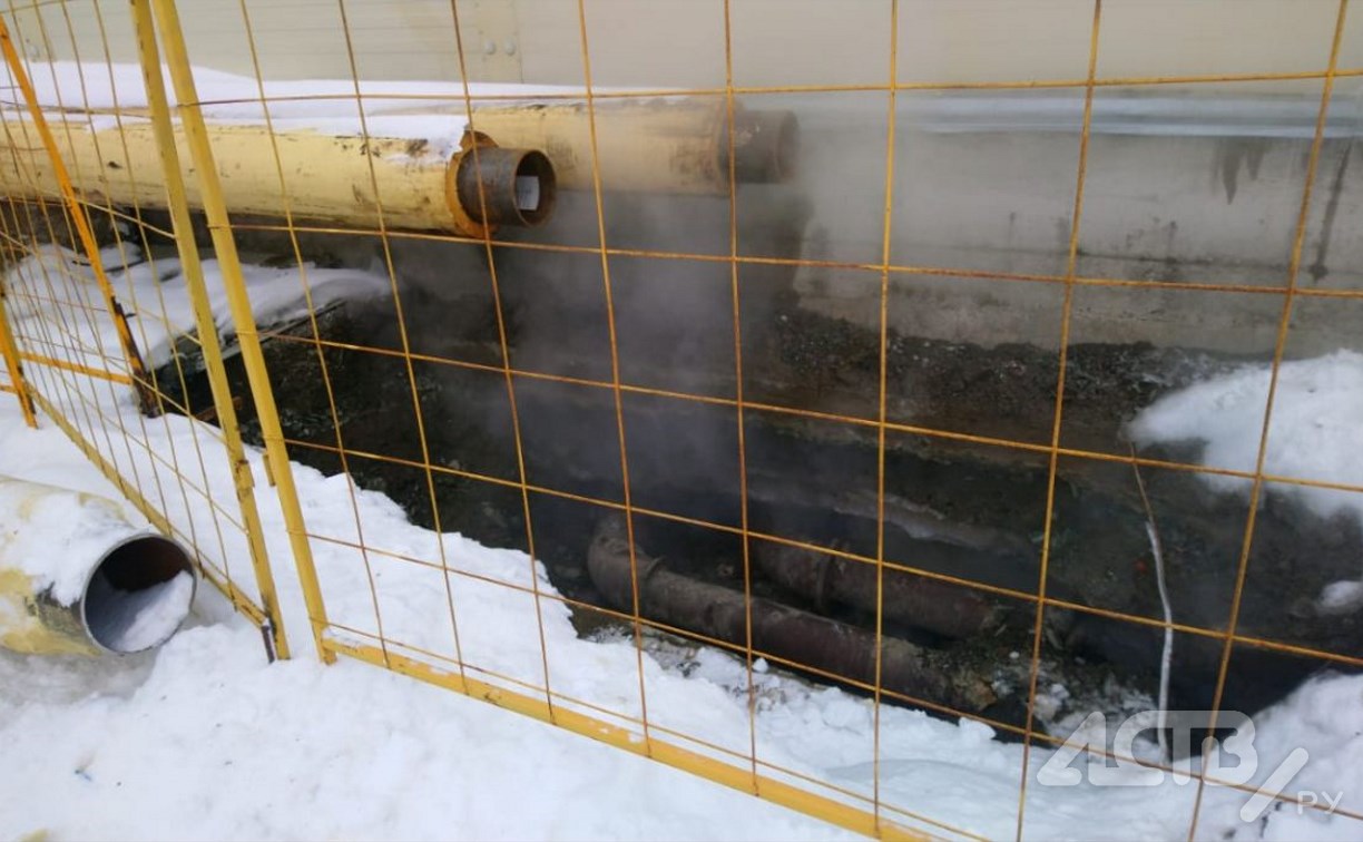 Памятник коммунального зодчества: гараж в Южно-Сахалинске не дал починить теплотрассу