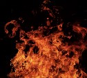 Электропроводка загорелась в подъезде дома в Охе