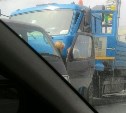 КамАЗ и микроавтобус столкнулись в Южно-Сахалинске
