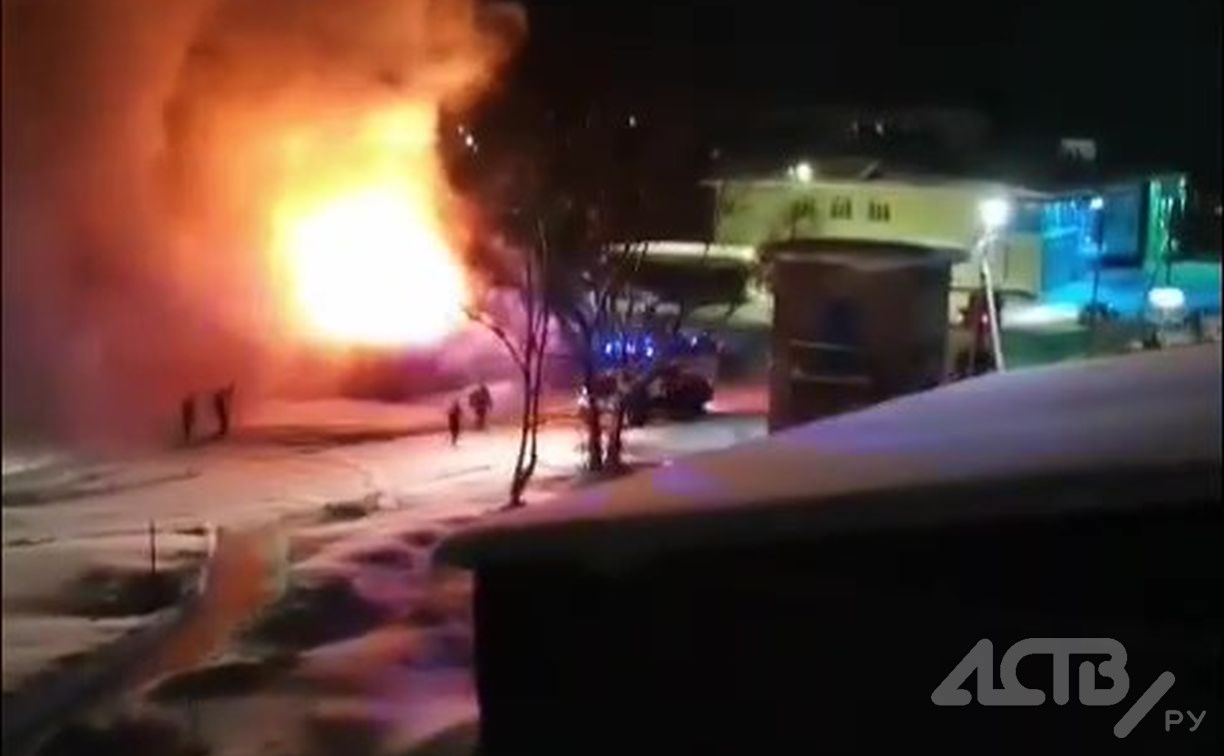 Магазин открытым пламенем горел в Тымовском