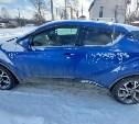 Неизвестный столкнулся с Toyota C-HR и скрылся с места ДТП в Южно-Сахалинске