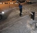Мужчина в Южно-Сахалинске устал ждать, пока откроют шлагбаум, и выломал его
