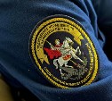 Бил стекла и угрожал охранникам: на пьяного охинца завели уголовное дело 