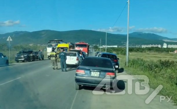 В Южно-Сахалинске произошло ДТП с участием 4 автомобилей, из-за чего образовалась пробка