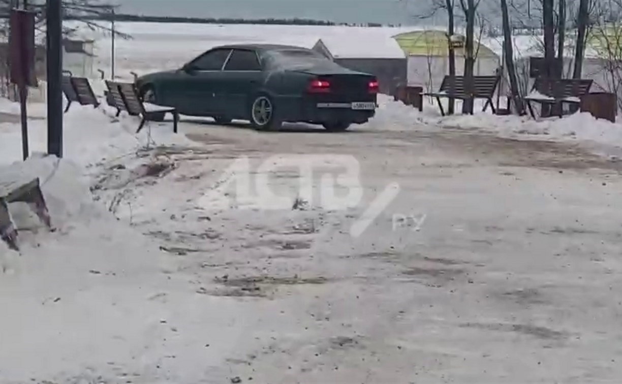 На Сахалине установили водителя, прокатившегося по дорожкам памятника природы