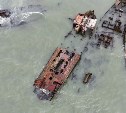 В бухте Лососей на Сахалине возобновили подъем затонувших судов 