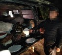 Контейнеры с красной икрой обнаружили в салоне автомобиля сахалинца