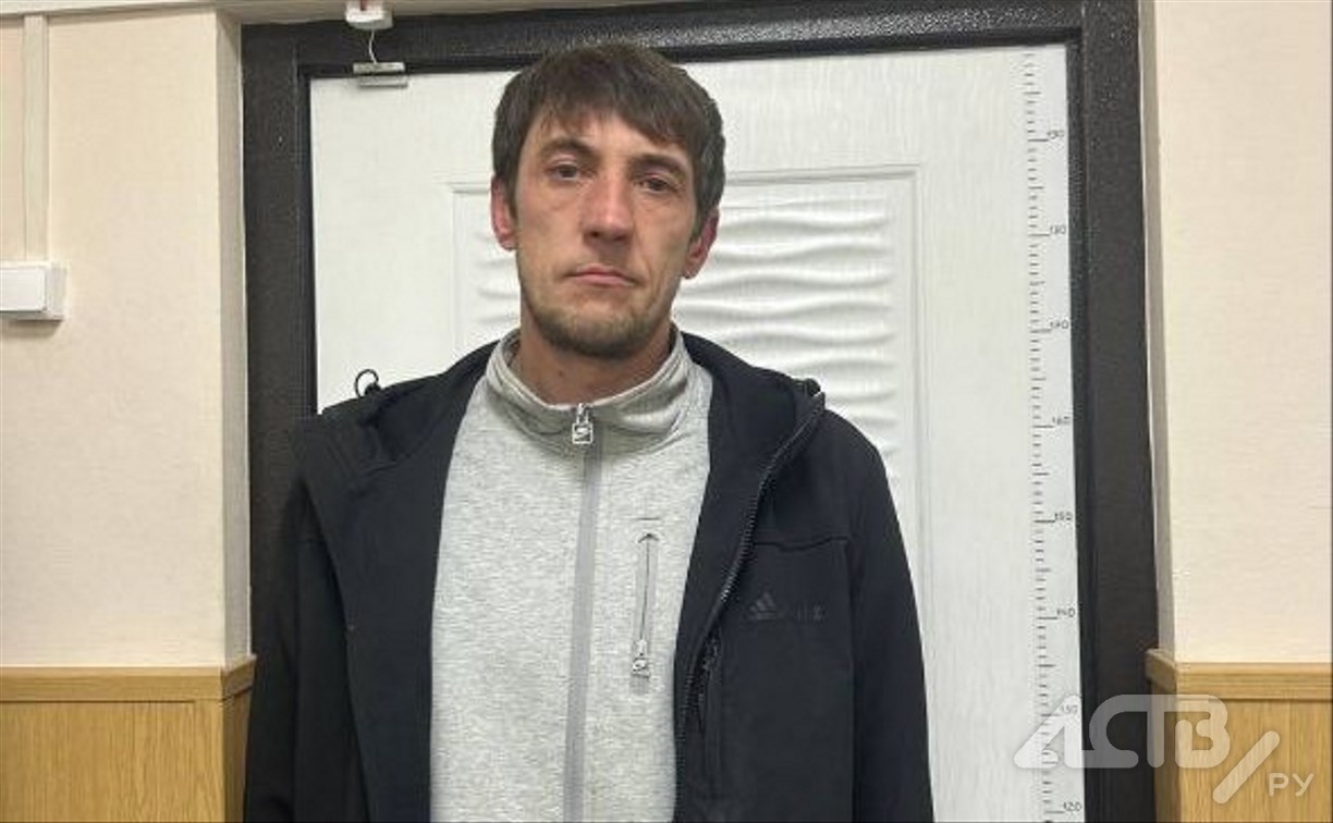 Подозреваемого в трате денег с чужой карты ищут в Южно-Сахалинске